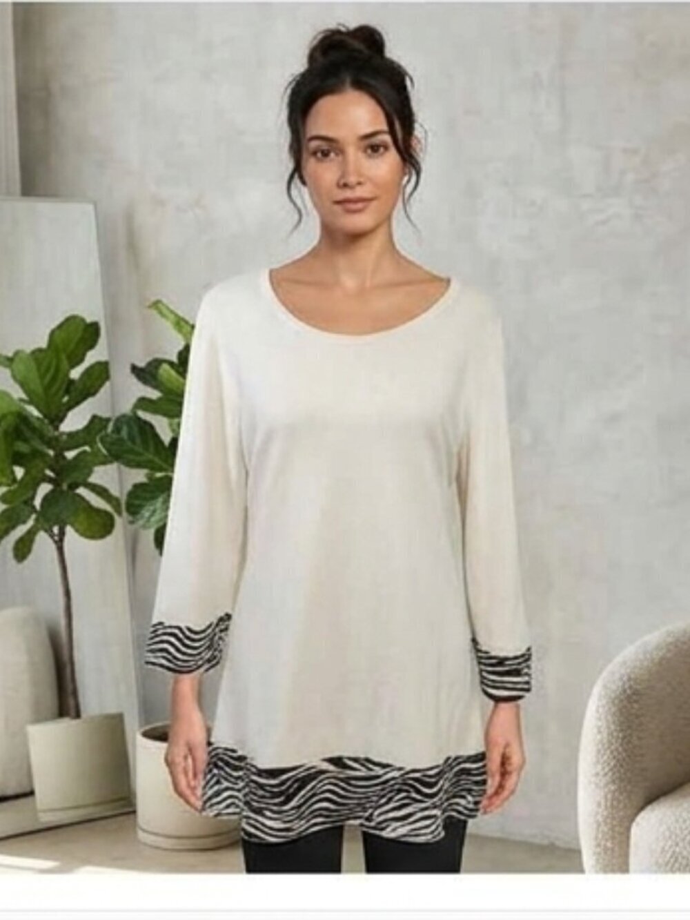 Chico's Size 1 (8-10) M White Zebra Trim Round Neck Cotton Blend Tunic Top